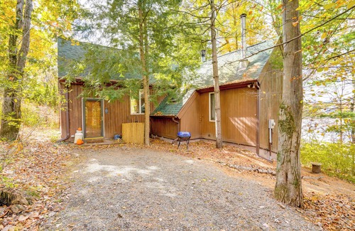 Athens Cabin | Stunning Lake & Mtn Views: Cozy Catskills Cabin!