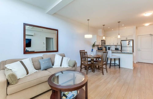 Westbank Condo | Stunning Lake View Condo