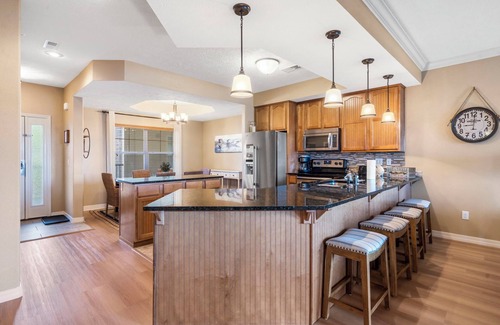 Table Rock Condo | ✨ Stunning Lake View Condo with Balcony & All-Season Sunroom at The Majestic