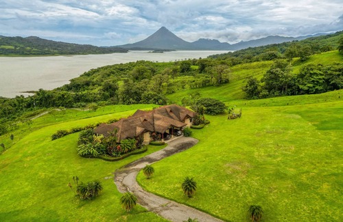 Tronadora House | Stunning Lake View Duplex with a Hot tub, WIFI, & Dog Friendly