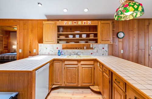 Fort Erie Cottage | Stunning Lake Views on shores of Lake Erie