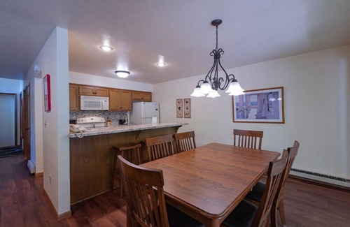 Baileys Harbor Condo | Stunning Lakefront 2BR Condo: Indoor Pool, Sauna, & Fireplace