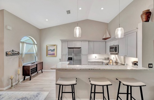 Naples House | Stunning Lakefront 2bd/2 bath townhouse + office/den + garage in charming Naples