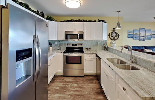 Put-in-Bay Condo | Stunning Lakefront Condo - 4 BR, 2 BA, Kitchen, Waterfront Deck -10 ppl -C113