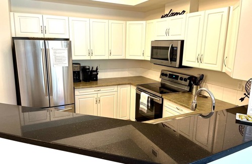 North End Condo | Stunning Lakefront Condo - 5 min walk to downtown Kelowna