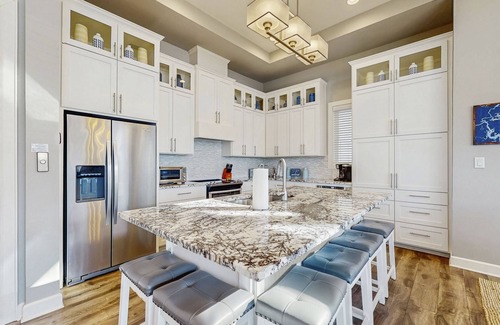 Kingsland House | Stunning lakefront home w/pickleball, shared pool & sand volleyball