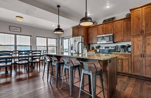 Indian Point Cottage | Stunning Lakefront Lodge on Indian Point! 5 BR, 4BA! Bring the Whole Family!