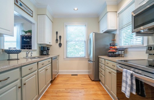 Lake Oconee Cottage | Stunning Lakefront Views of Lake Oconee from every window
