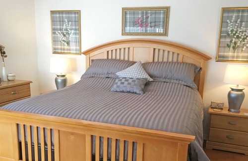 Cumbrian Lakes Villa | Stunning Lakeside Villa, Pool & Spa. 4BR/3BA - Gated Community - Disney 12 Mins