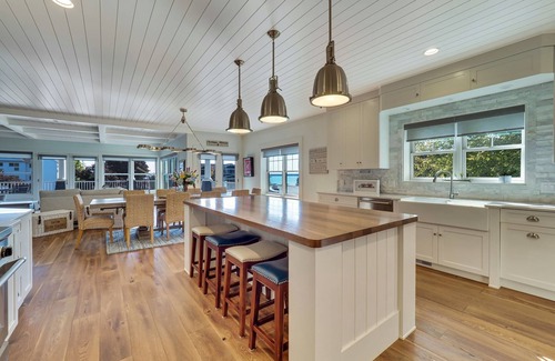 Charlevoix House | Stunning Lakeview Home with 5 Bedrooms and 6k SqFt of Modern, High-End Amenities