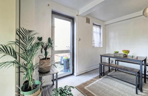 Bowes Apartment | Stunning, large 1 bed riverside flat