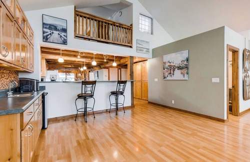 Kachina Village Cabin | Stunning large Cabin with Hot tub, AC, Pool table, fenced yard