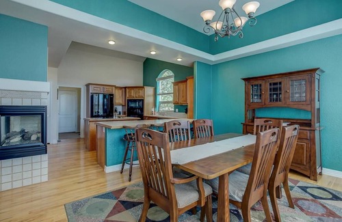 Monument House | Stunning Large Home in Gated Community