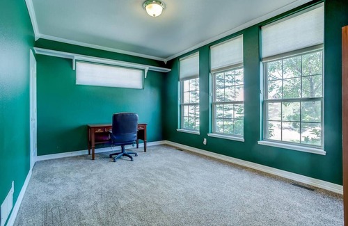 Monument House | Stunning Large Home in Gated Community