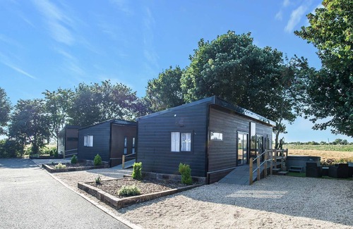 Lincoln Cottage | Stunning lodge 2 bedroom lodge, sleeps 6 with hot tub