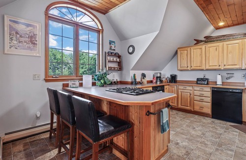 Ellicottville House | Stunning Lodge Retreat- Hot Tub with Amazing Views