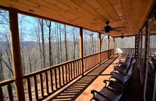 Saluda Cabin | Stunning Log Home, 6 bedrooms, 5.5 baths, sleeps 11 on 10 secluded acres