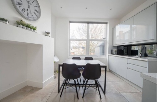 Muswell Hill Condo | Stunning London Home - Newly furnished (MHB352)