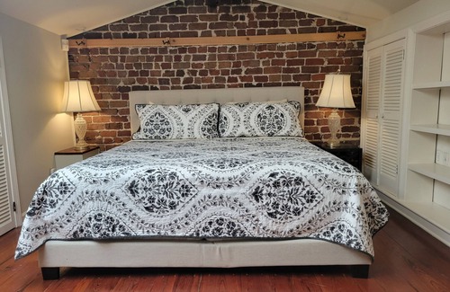 Eastside House | Stunning Lux 1876 Hist Dist 1.8 mil home Charlton St on Troup Square 50%OffSu-Th