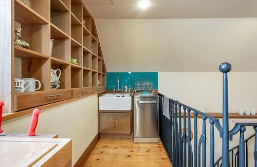 Perth House | Stunning Luxury Duplex with Hot Tub and AirCon