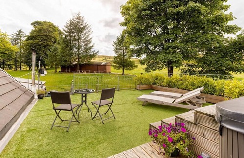 Perth House | Stunning Luxury Duplex with Hot Tub and AirCon