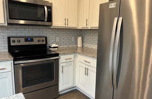 Southside Apartment | Stunning LuxRetreat w Pool View StJohnsTownCenter closed 2Fine Dining&Shopping