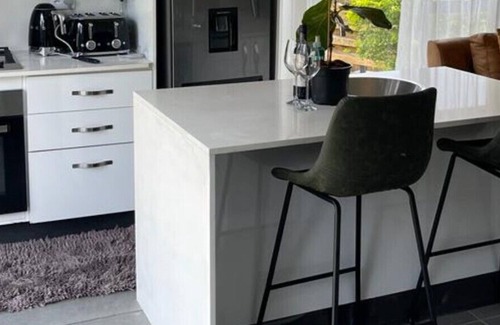 Bulawayo Apartment | Stunning, luxurious studio in Malindela - 2044