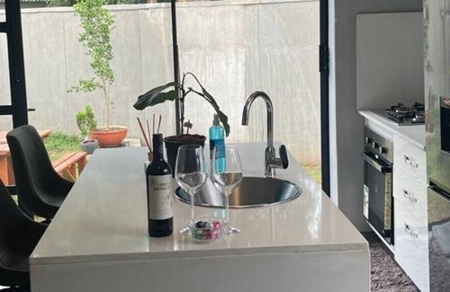 Bulawayo Apartment | Stunning, luxurious studio in Malindela - 2044