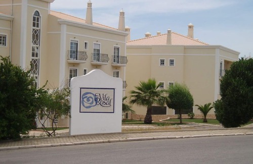 Sesmarias Apartment | Stunning Luxury Apartment in Fabulous Location Close to Beaches - Vila Rosal CB