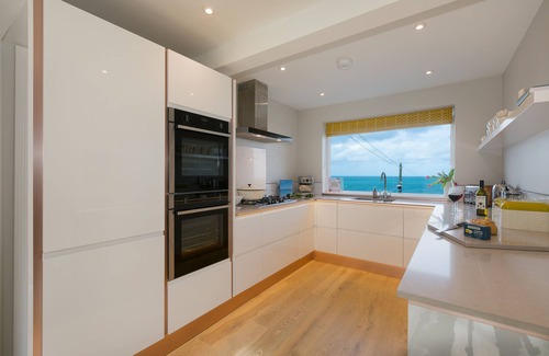 St Ives House | Stunning luxury holiday home - sea views, garden and parking