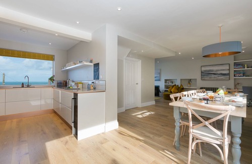 St Ives House | Stunning luxury holiday home - sea views, garden and parking