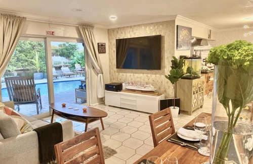 Fort Lauderdale Bed & Breakfast | Stunning, luxury retreat-style home on the water. Breakfast included.