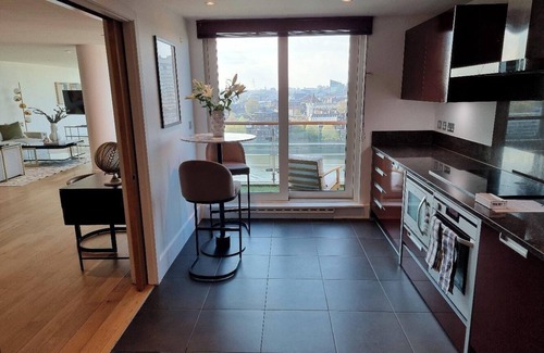 Vauxhall Apartment | Stunning Luxury Riverside Penthouse (3 bed, 3 bath)