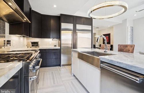 Southwest Quadrant House | Stunning Luxury Townhome in Old Town Alexandria – Walk to Shops, Dining & Metro!