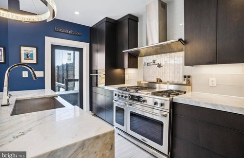 Southwest Quadrant House | Stunning Luxury Townhome in Old Town Alexandria – Walk to Shops, Dining & Metro!