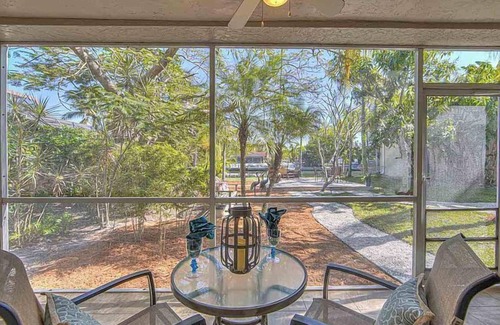 Sanibel Villa | Stunning Luxury villa "Sandpiper" across the street from the beach!