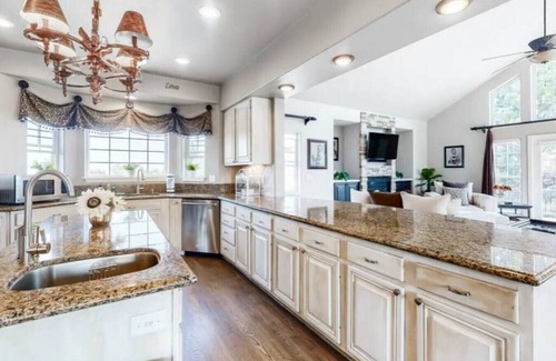 Monument Villa | Stunning Luxury Villa with Incredible Amenities!n