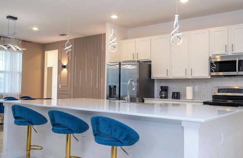 Kissimmee House | Stunning Mansion 15 ensuites