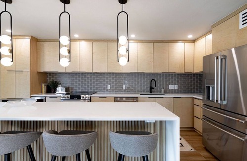 Austin House | Stunning Mid-Century Retreat with Treehouse Views, Near Downtown Austin