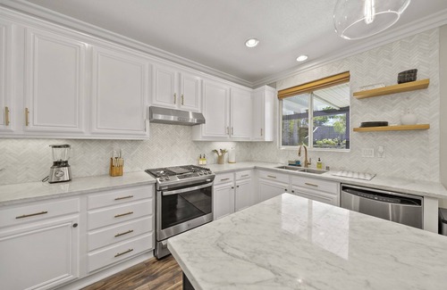 Winchester House | Stunning Mid Century Modern - Temecula Wine Country Oasis - Pool-Spa-Game Room-