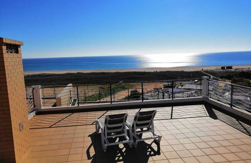 Meia Praia Apartment | Stunning Modern 2 Bedroom Apartment with Seaviews and Communal Roof Terrace Pool