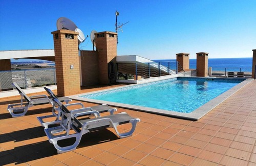 Meia Praia Apartment | Stunning Modern 2 Bedroom Apartment with Seaviews and Communal Roof Terrace Pool
