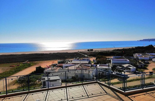 Meia Praia Apartment | Stunning Modern 2 Bedroom Apartment with Seaviews and Communal Roof Terrace Pool