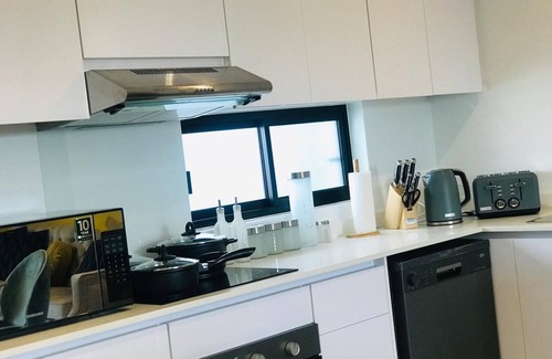 Greater Johannesburg Metropolitan Area Apartment | Stunning modern 2 bedroom in Sandton!