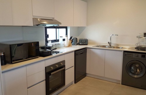 Greater Johannesburg Metropolitan Area Apartment | Stunning modern 2 bedroom in Sandton!