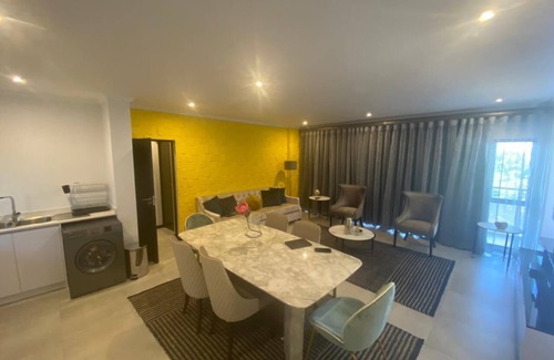 Greater Johannesburg Metropolitan Area Apartment | Stunning modern 2 bedroom in Sandton!