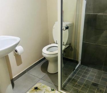 Greater Johannesburg Metropolitan Area Apartment | Stunning modern 2 bedroom apartment in Waterfall Ridge
