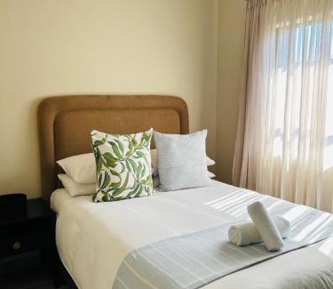Greater Johannesburg Metropolitan Area Apartment | Stunning modern 2 bedroom apartment in Waterfall Ridge