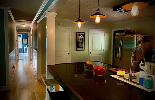 Senoia House | Stunning, modern and very private three bedroom. Close to Studios and Atlanta.