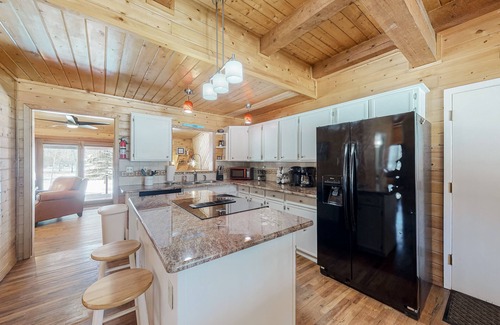 South Fork House | Stunning modern cabin w/private hot tub, wood stove, firepit - two dogs welcome